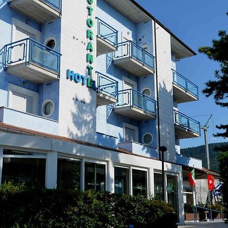 Hotel Azzurro ラクイラ エクステリア 写真