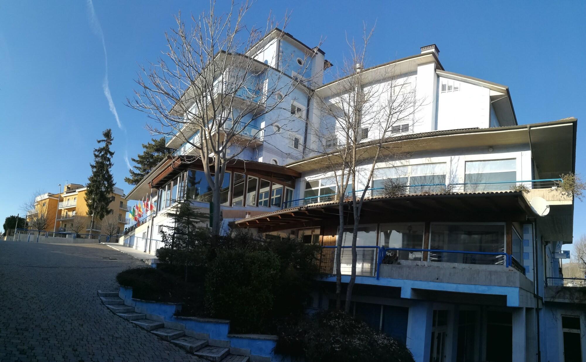 Hotel Azzurro ラクイラ エクステリア 写真