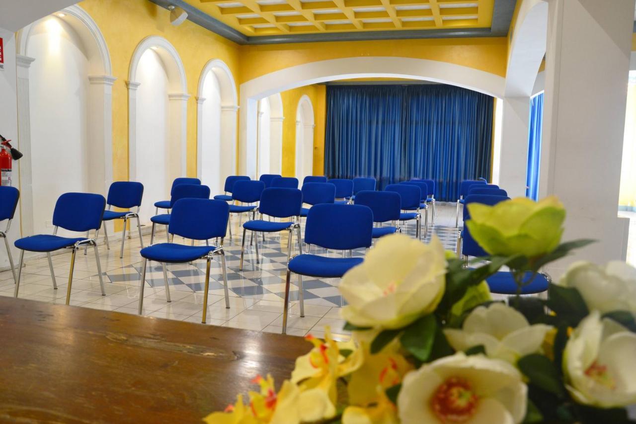 Hotel Azzurro ラクイラ エクステリア 写真